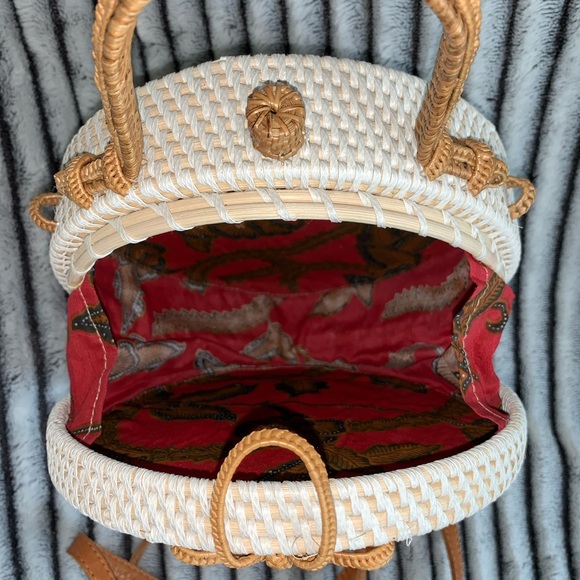 Woven purse with removable strap - Picture 3 of 6